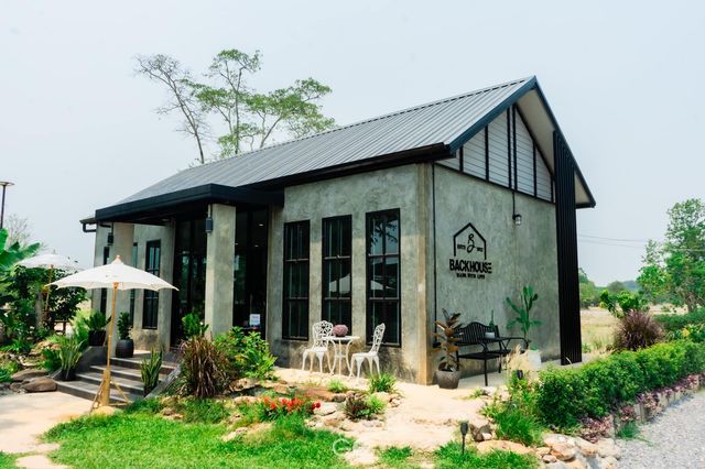 BACK HOUSE CAFE’ 