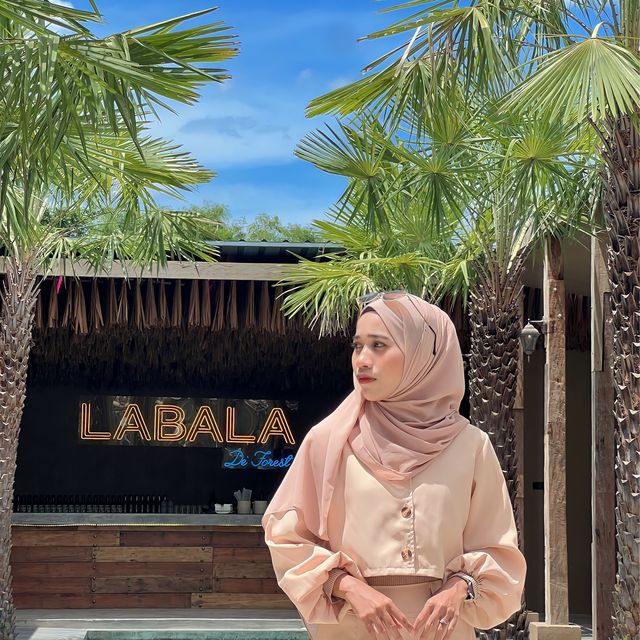 คาเฟ่แนวบาหลี ชิคๆ LABALA