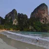 หาดไร่เลย์ หาดที่เงียบสงบและสวยงามของ จ.กระบี่