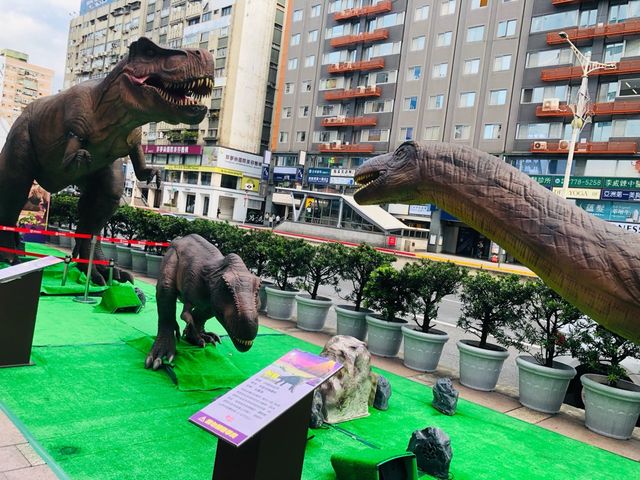 台北｜🦖🦕暑假親子拍照📷打卡好去處📍 Far Eastern SOGO Taipei Zhongxiao Store 遠東SOGO 台北忠孝館