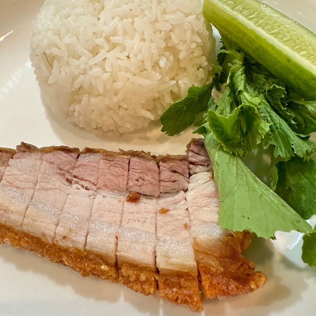 "Krob Kun กรอบกุน" ทำหมูกรอบให้เป็นงานศิลปะ📍