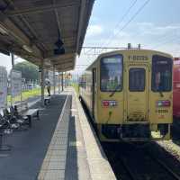 นั่งรถไฟท้องถิ่นจาก kumamoto ไป aso station