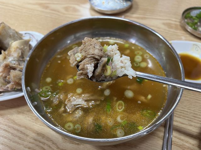 맑은 국물이 아침에 부듬없이 먹기 좋은 은지네해장국