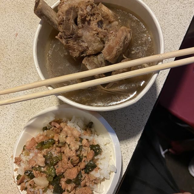 Raohe Night Market ตลาดคืนชื่อดังของกินอร่อยในไทเป