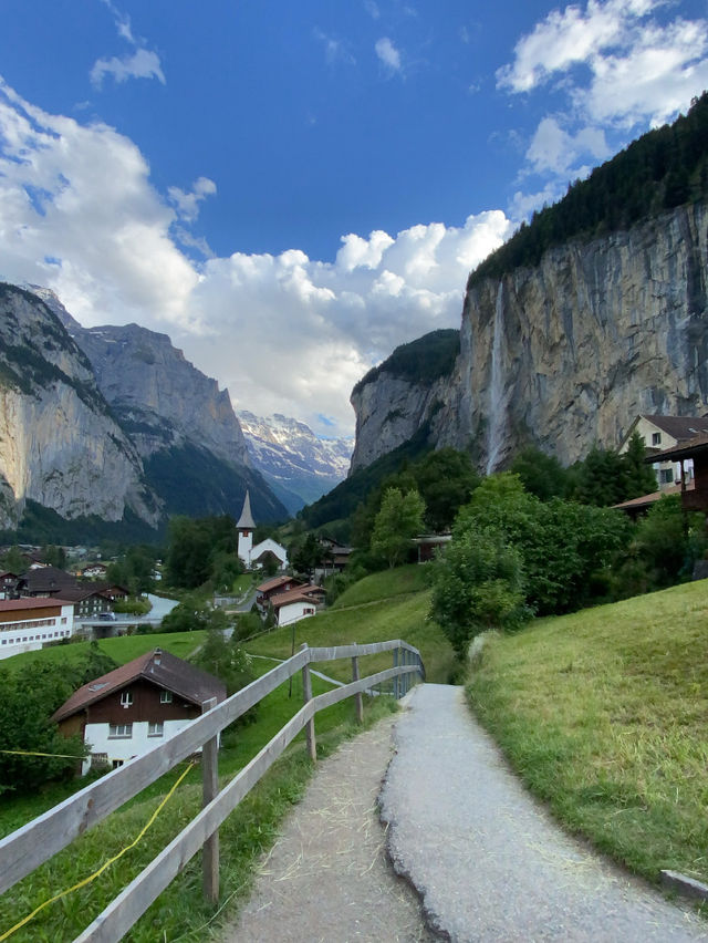 瑞士🇨🇭 ｜ 少女峰區絕美風景小鎮 🌟- 🏘️ 勞特布魯嫩 （Lauterbrunnen)