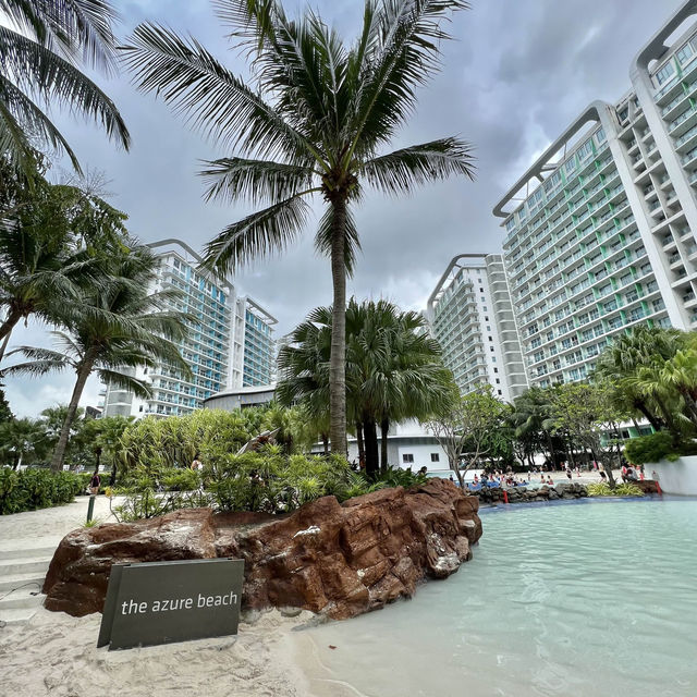 BEACH IN THE MIDDLE OF A CONCRETE JUNGLE!