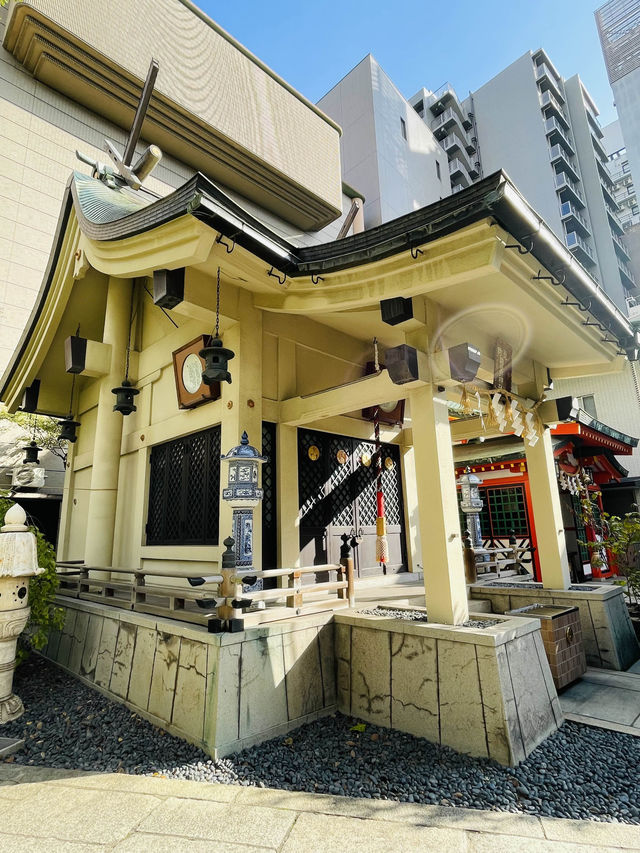【大阪府/火伏陶器神社】陶器製の灯籠が置かれている神社