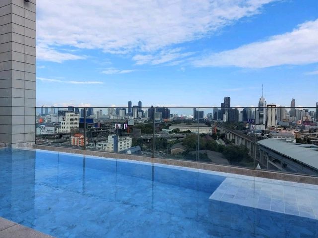 โรงแรมที่มีสระน้ำบน rooftop วิวสวยๆ