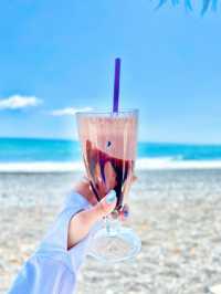 【サントリーニ島🇬🇷】のんびりバカンスに最高！絶景カマリビーチ🏖