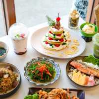 แต่งตัวแล้วไปคาเฟ่กินขนมถ่ายรูปฉ่ำๆMadivanaCafe