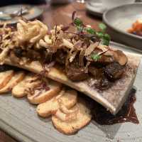 圍方內的 CAFE DECO PIZZERIA
