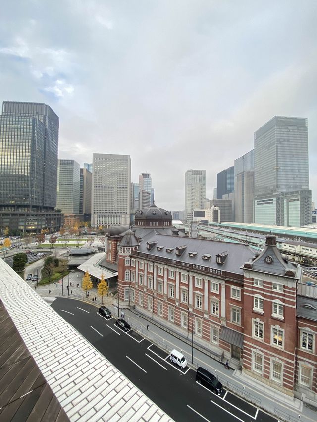 屋上庭園から眺める東京駅