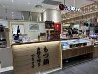 福岡・博多。博多駅で気軽にカウンターでカップもつ鍋が食べられる『YAMAYA BASE (マイング店)』