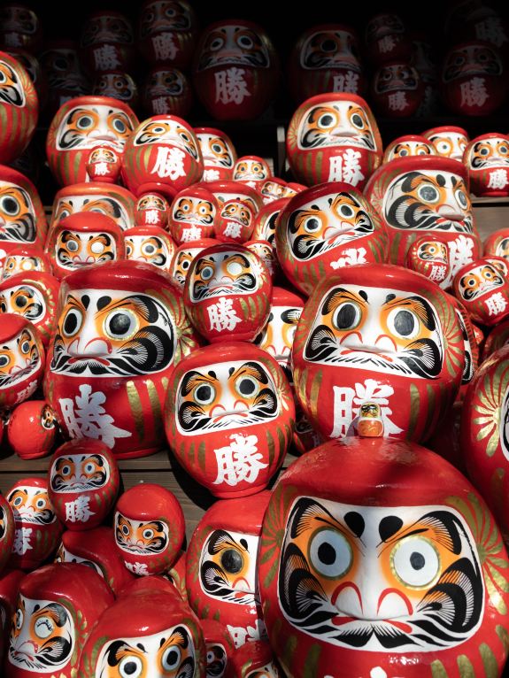 大阪】必勝祈願ならここ！ダルマだらけの勝尾寺 | Trip.com 箕面