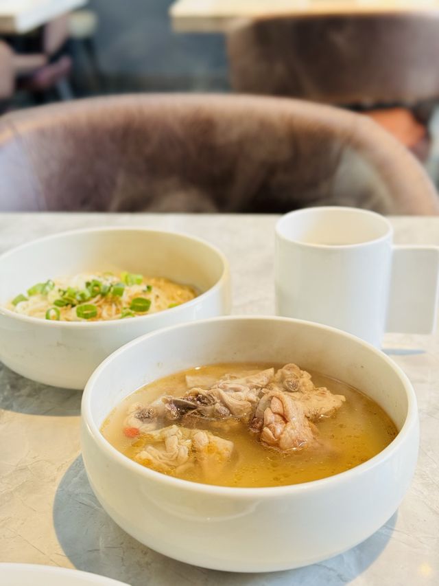 臺北酒店：劍潭捷運站旁，有浴缸的！