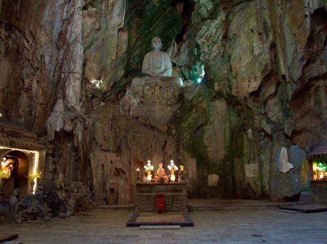 Hoa Nghiem Cave 