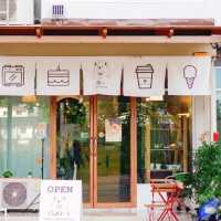 Clay i  (เคลย์ อิ) Café & Workshop 