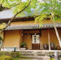 湯布院の奥座敷、森に囲まれた離れの宿に泊まりました。