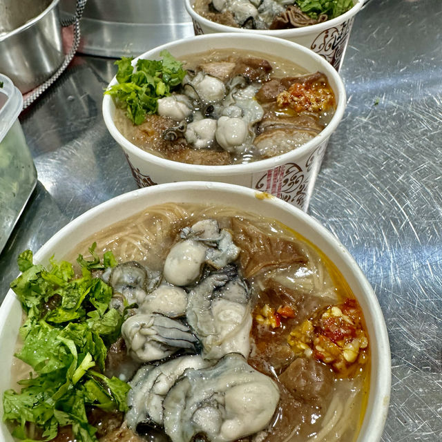 東區（老王記）大腸麵線.肉羹和滷大腸.非吃不可