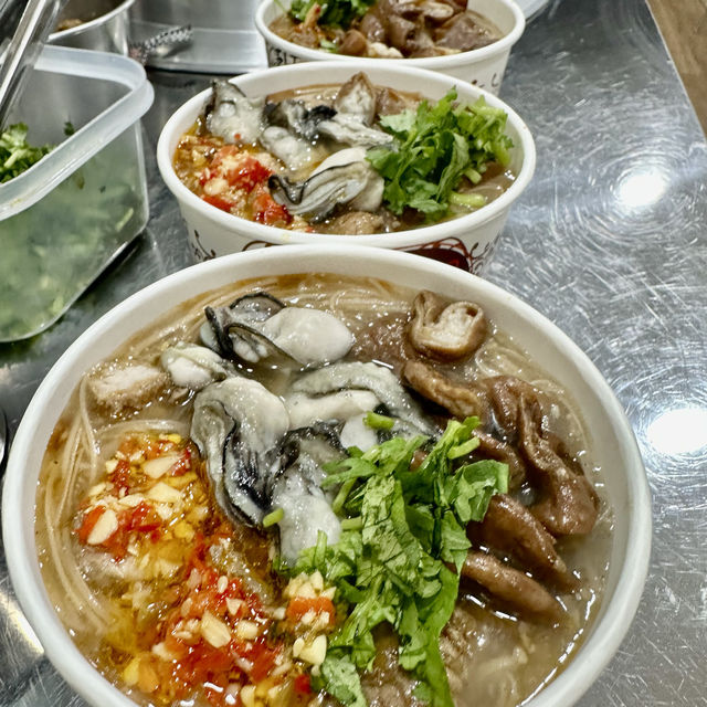 東區（老王記）大腸麵線.肉羹和滷大腸.非吃不可