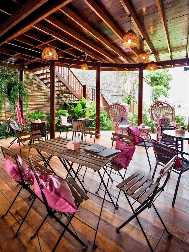 Top Seacret Beach Cafe