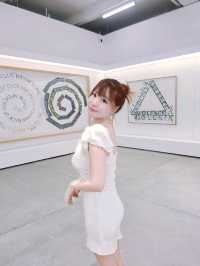 大館當代美術館的「布魯斯・瑙曼」（Bruce Nauman）