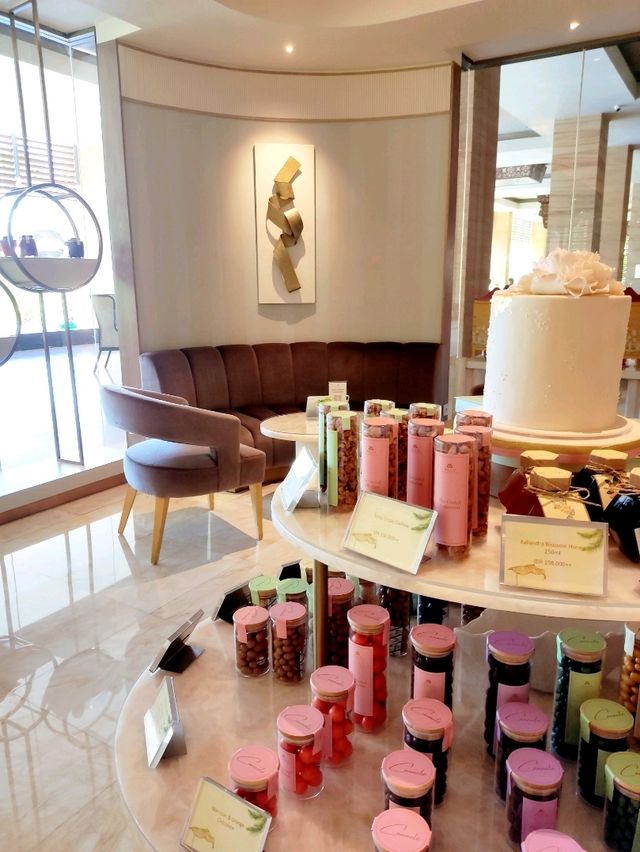 Crazy, RICH, Pastries!!! @Cannelé