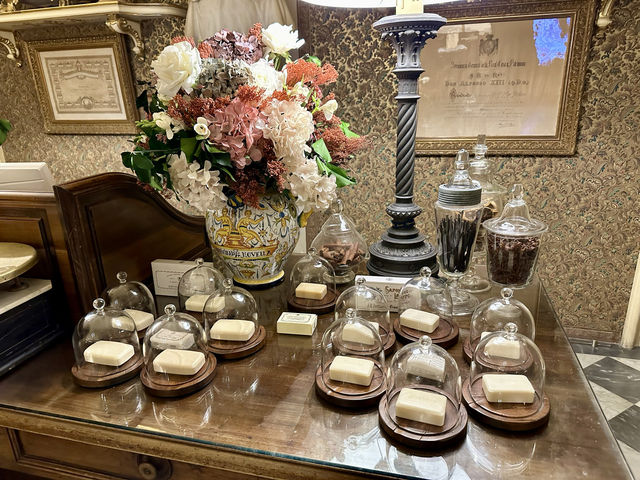 佛羅倫斯｜極具文藝氣息的藥妝店