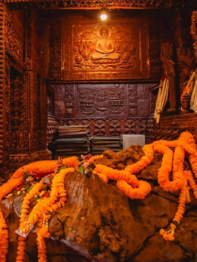 unseen ลพบุรี เดินขึ้น ปราสาท รวมรอยพระพุทธบาท 