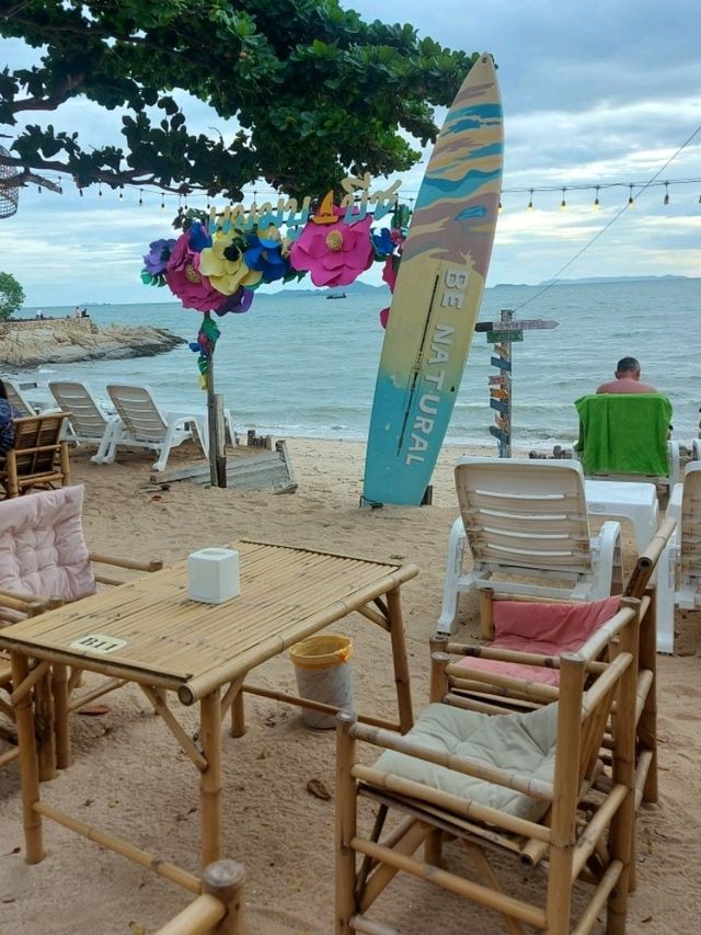 ทานอาหารริมทะเล ที่ Bamboo Beach พัทยา