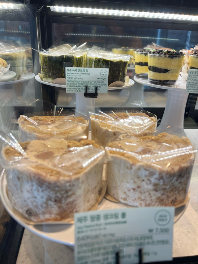【韓国/済州島】ジブリのような珍しい外観のスタバに！！済州島限定メニューも🍊🍵