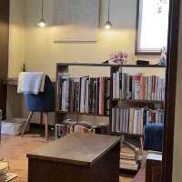 私語厳禁？静かなカフェ