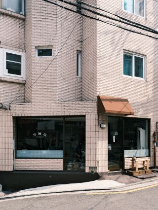 龍山感性カフェクヌルフコーヒー 