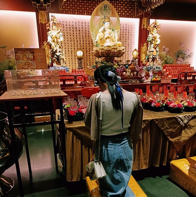 ไหว้พระปีใหม่ ณ วัดพระเขี้ยวแก้ว