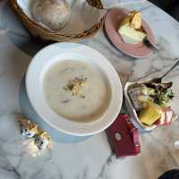 颱風天的美食餐廳（布納咖啡館）非吃不可