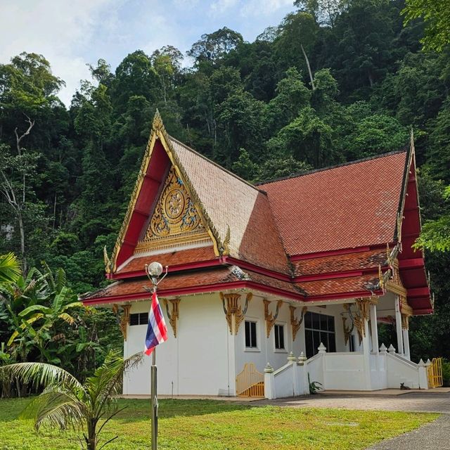 蘭卡威浮羅交雲幸運泰佛寺（Wat Koh Wanararm）