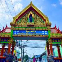 สักการะหลวงพ่อพูน วัดตาลล้อม