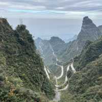 An Unforgettable Adventure: Tianmen Mountain’s 999 Steps and the Glass Walkway 