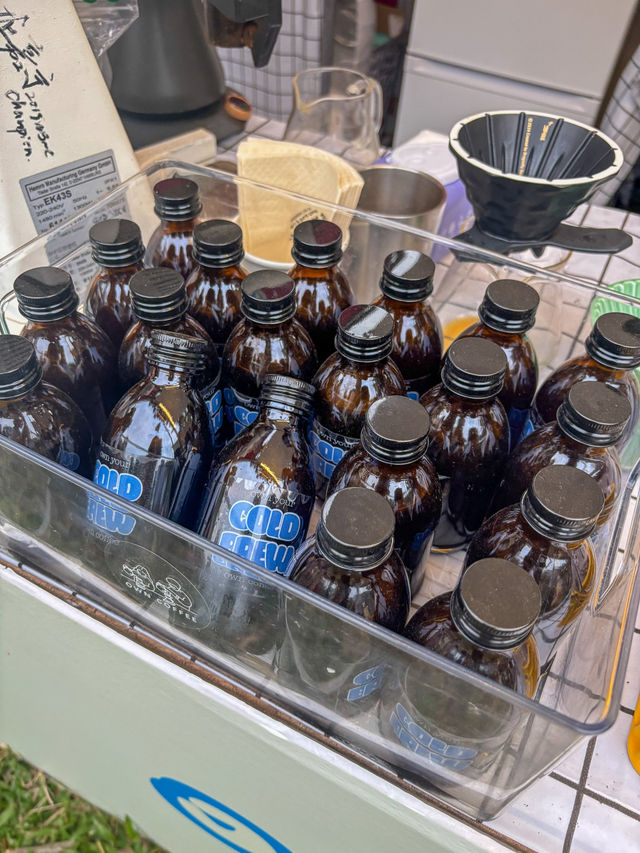 【蓮花山咖啡節 飲特色咖啡影埋粉紅杜鵑花海】