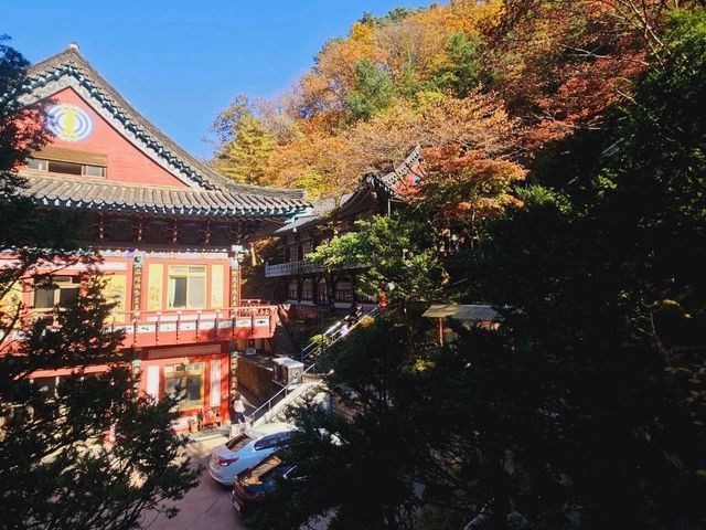Fall season at the biggest temple in Korea, Guinsa Temple
