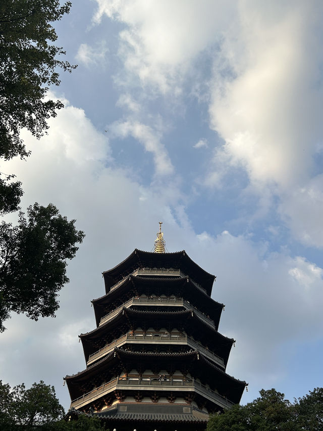 Leifeng Pagoda (雷峰塔)