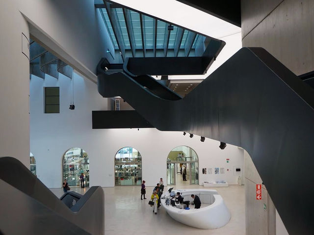 【イタリア・ローマ】国立21世紀美術館（MAXXI）で観たマリア・ライ