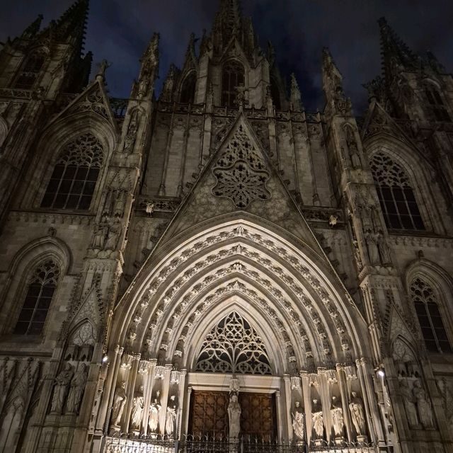 🕍 바르셀로나의 상징적 고딕 걸작, 대성당 🕍