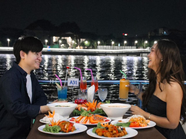  #บุฟเฟ่ต์ UNICORN CRUISE 🦐 🦪  ยามค่ำคืน