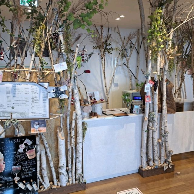 北海道旅遊🥳十勝紅酒工房🍷品嚐紅酒和雪糕的好地方🍦