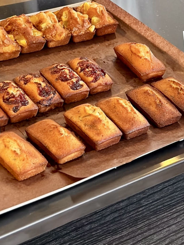 수제 마들렌과 휘낭시에가 맛있는 🤍 모던한 감성 공간 종로 카페투어🥧