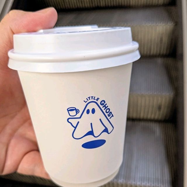 白天咖啡店，晚上變身酒吧：曼谷小幽靈咖啡 Little Ghost Cafe