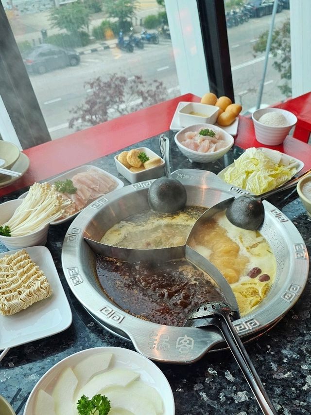 Five Legends Hot Pot Rings in the Chinese New Year