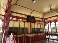 เที่ยวย้อนวันวาน…ที่สถานีรถไฟหัวหิน 🚂