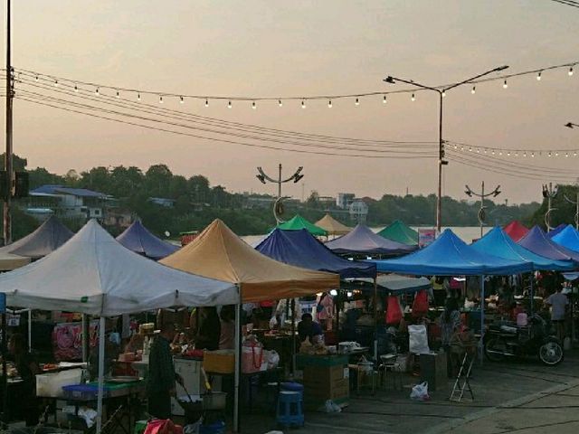 ตลาดสราญยามเย็น..บ้านโป่ง ราชบุรี